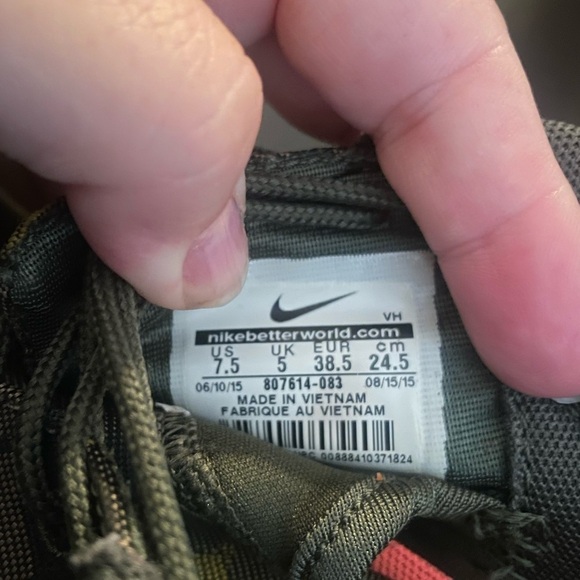 Nike Women's Roshe One Premium Plus Camo Sneakers Size 7.5 Green - Picture 7 of 7